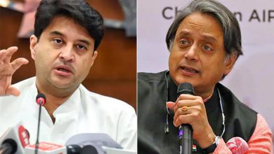 Tharoor and Scindia clash over issues like flight delay, pilot slapping