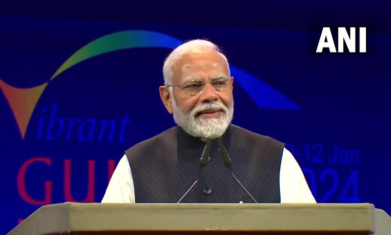 PM Modi speaking about AI and 5G at Vibrant Gujarat Summit