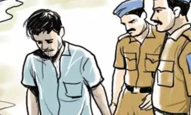 A cook who stole a watch worth 27 lakhs from a dealer in Gamdevi was caught