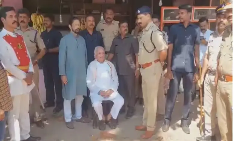 Kerala Governor Arif Mohammad Khan Protest