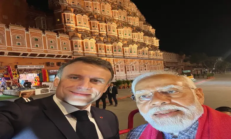 Republic Day 2024 LIVE updates: Prime Minister Narendra Modi and French President Emmanuel Macron takes selfie in front of Hawa Mahal in Jaipur.