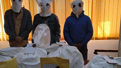 Delhi Police and NCB officers seizing drugs from international drug syndicate
