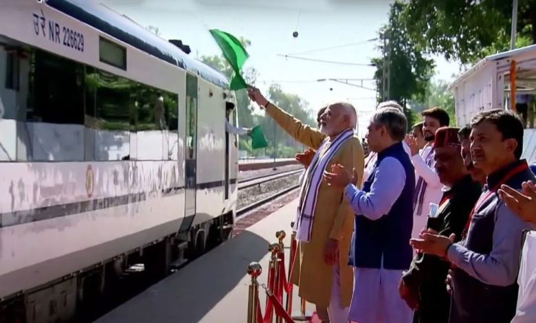 Tell me, do you know how many Vande Bharat Express are currently in operation in the country?