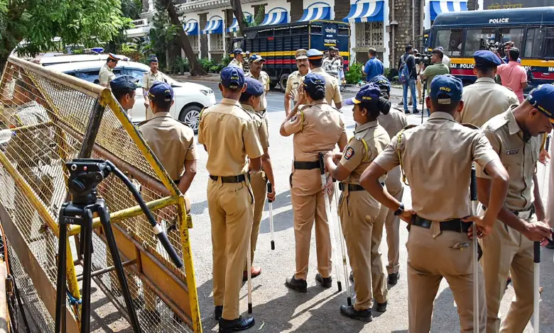 Mumbai police bomb threat
