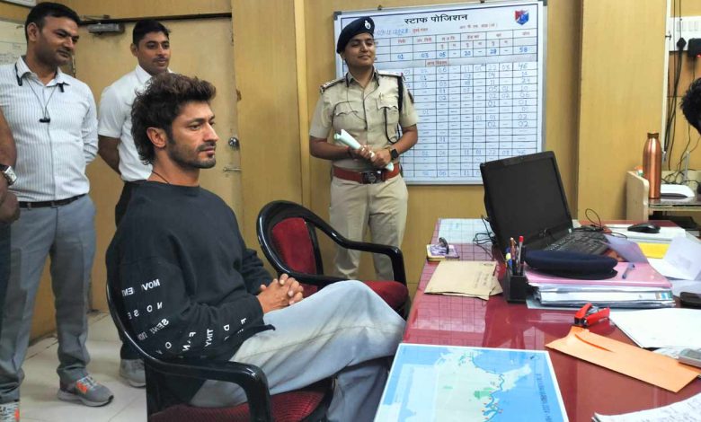 'Commando' fame actor stopped by Mumbai Railway Police or something else?