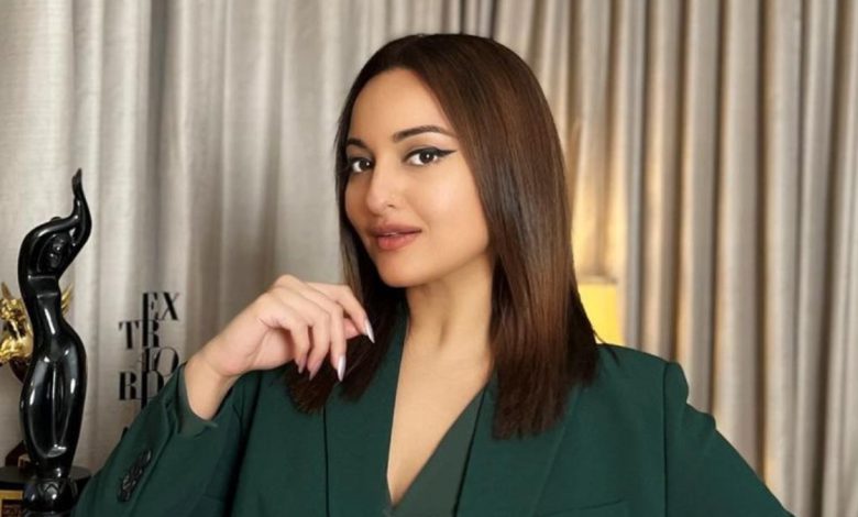 Bollywood actress Sonakshi Sinha and her manager are not present in the court and now their assets will be confiscated.