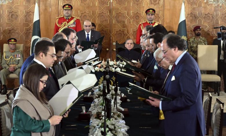 Pakistan President Zardari administered oath to the 19-member cabinet