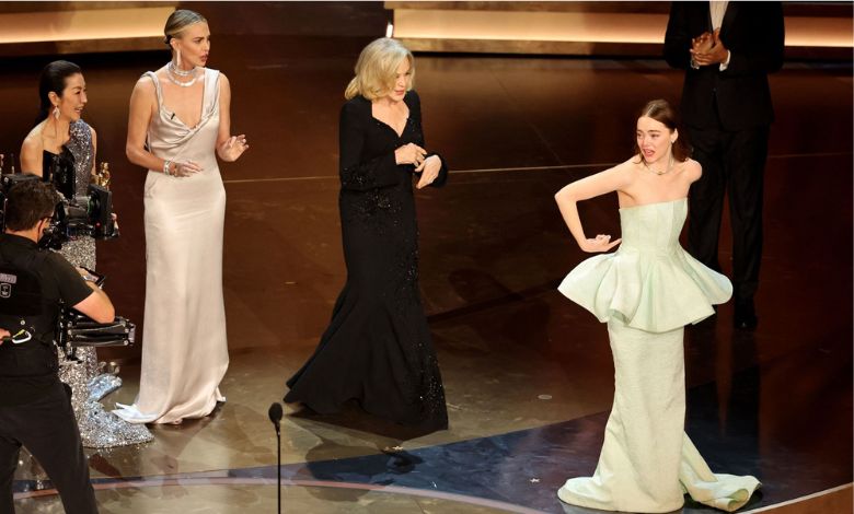 This actress got into trouble with her dress at the Oscars...