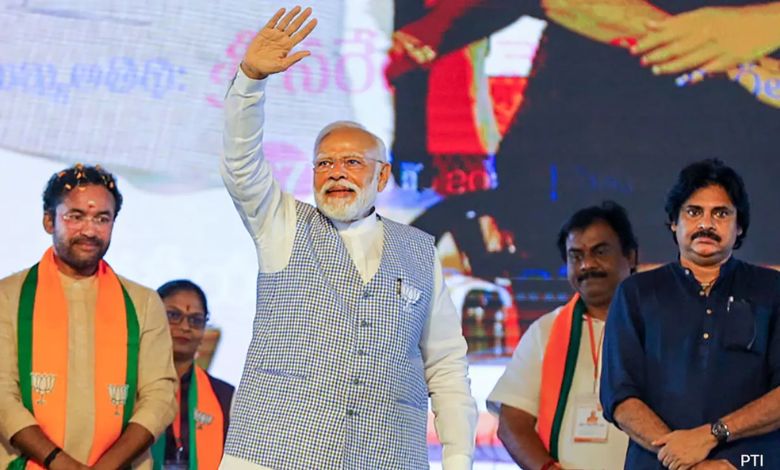 Why did PM Modi stop Pawan Kalyan's speech midway and go to the mic himself?