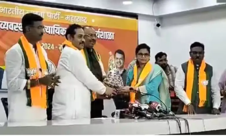 Former Congress leader Nitin Kodwate and his wife Chanda Kodwate joined BJP.