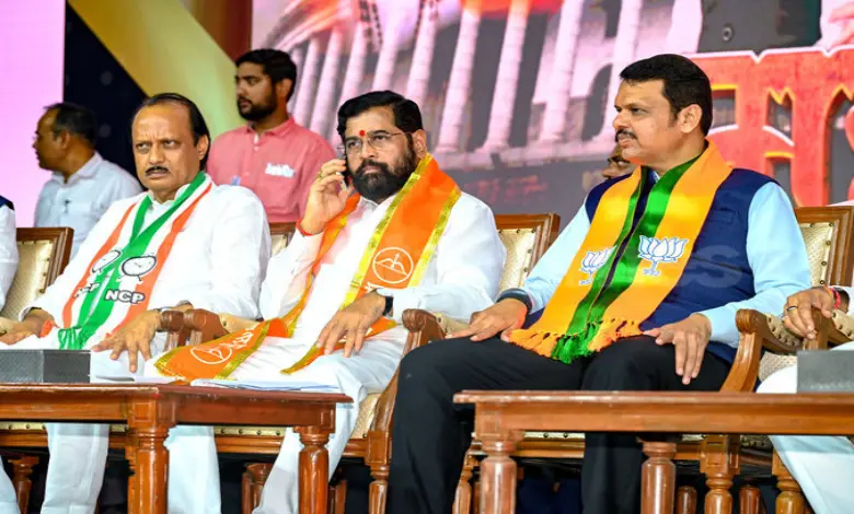 Maharashtra political alliance leaders discussing seat sharing formula