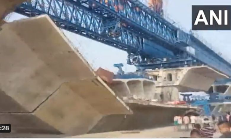 One died when the slab of the under-construction bridge broke, lucknow