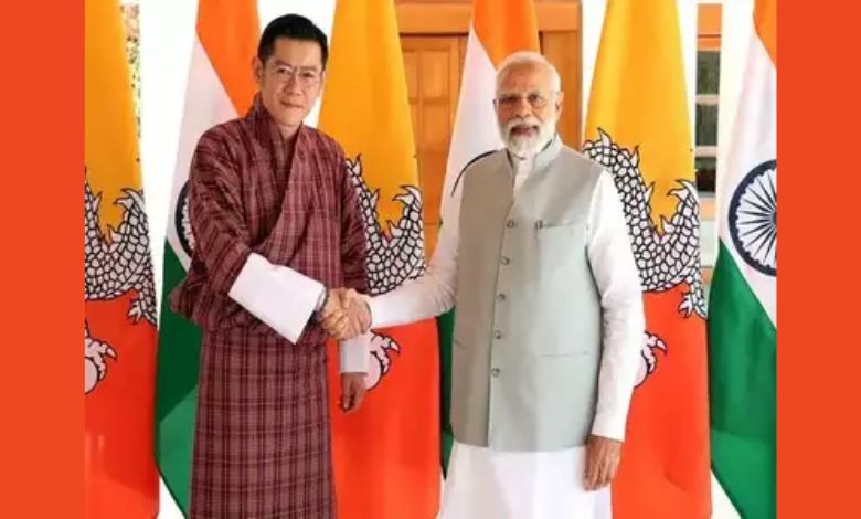 'Welcome big brother...', the Bhutanese Prime Minister welcomed PM Modi with a hug