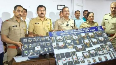Jewelery showroom salesman nabbed after absconding with jewelery worth Rs 1.05 crore