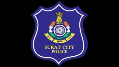 Surat police became an angel to bring family gifts, mentally unstable woman reached home for six years