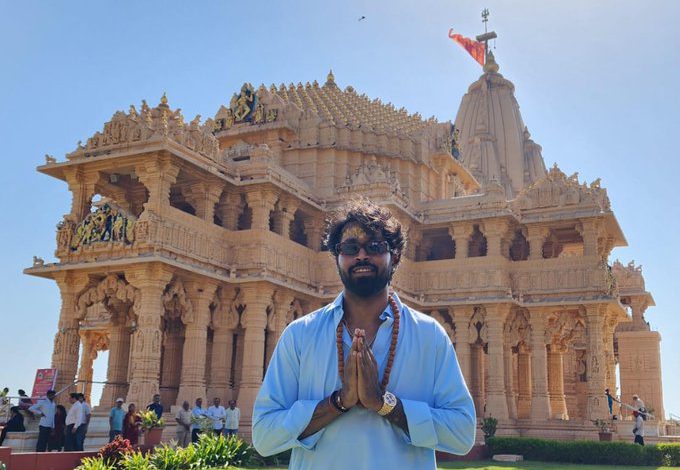 Where did Hardik Pandya reach for the prayer of Jayajaykar first?