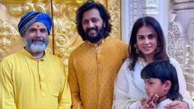 This Bollywood actor visited Ram Lalla with his wife and children...