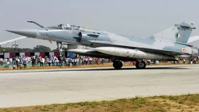Military aircraft touchdown on Agra-Lucknow Expressway