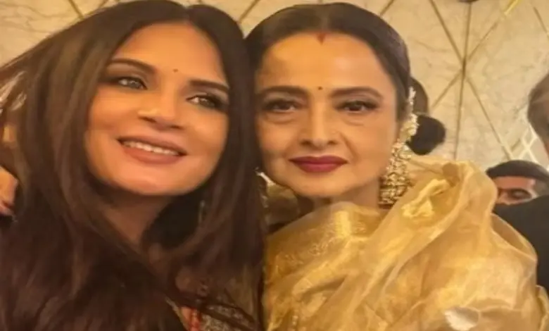 Rekha poses with Richa Chadha at Heeramandi premiere