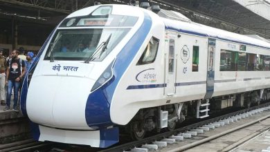Passengers got stuck in Surat as the doors of 'Vande Bharat' train did not open