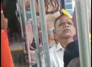 Everyone was embarrassed to see the woman in the Delhi bus, watch the viral video