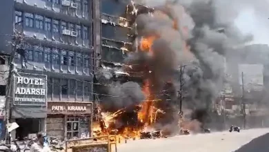 huge-fire-broke-out-near-patna-junction-fire-tendors-on-spot-video