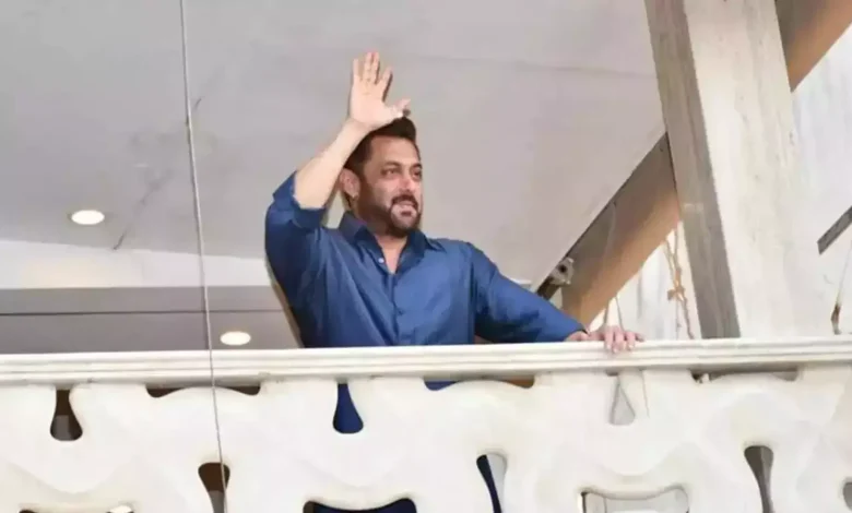 Salman Khan stepped out of the house for the first time after the shooting, fans are relieved