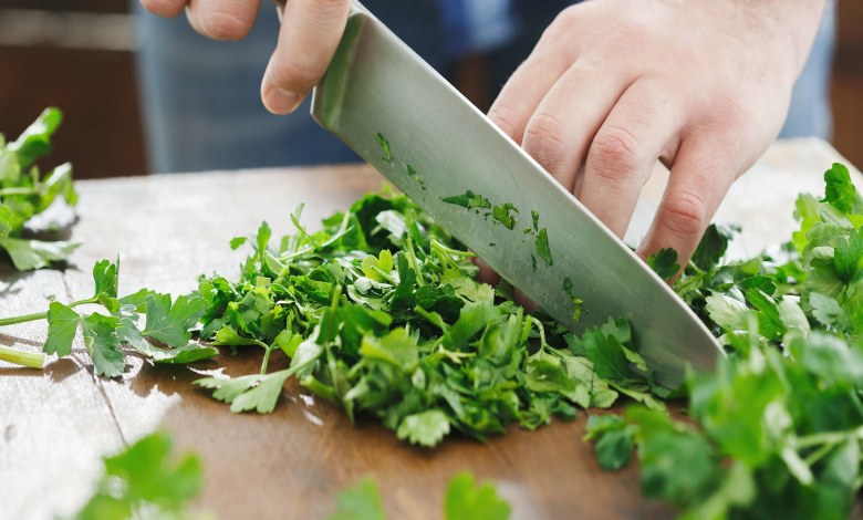 Coriander rots in the fridge every other day?, save this way