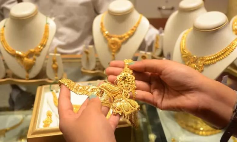 Is gold cheaper in Dubai than in India? How much gold can you bring from Dubai?