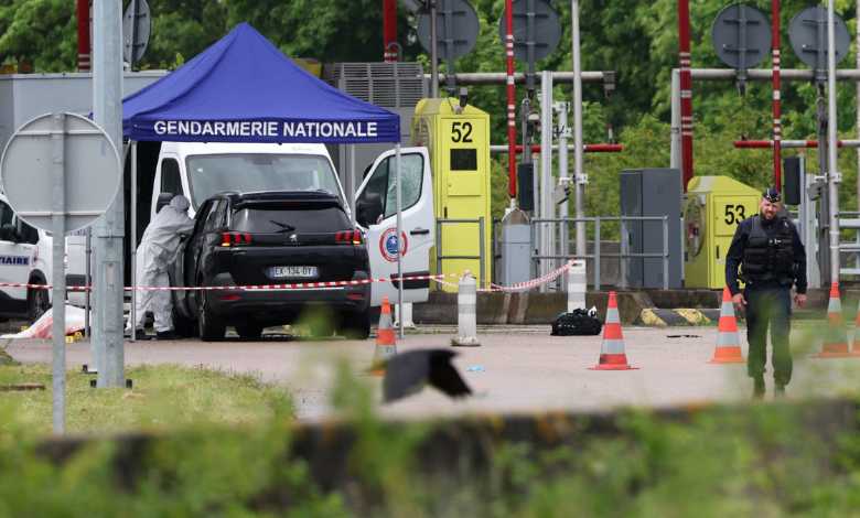 Filmed in France, a police convoy is attacked and a prisoner is freed