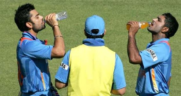 What is in Eenergy Drink given to Cricketer's during Match on Ground?