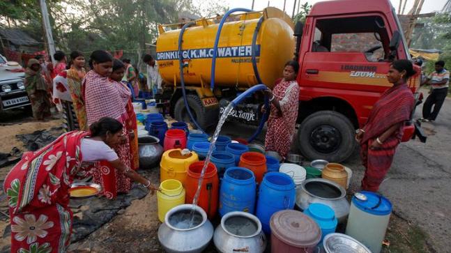 Water crisis worsens in Maharashtra: 10,000 villages resort to tankers