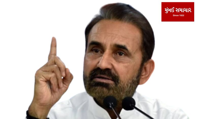 Gujarat Election: Congress president Shaktisinh Gohil got angry on seeing a pen with BJP symbol in the polling station