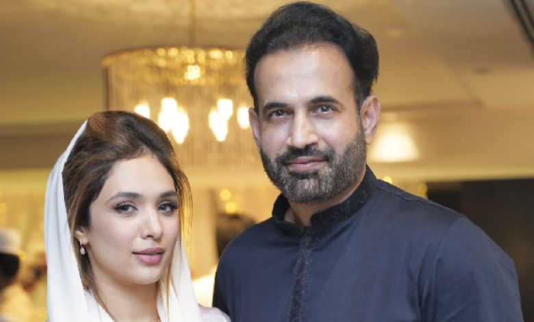 Irfan Pathan: Irfan Pathan was spotted with wife Safa