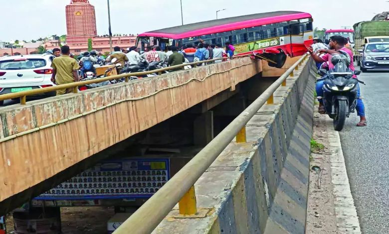 KSRTC bus hangs on flyover, passengers rescued