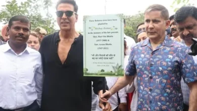 Environment-Friendly: Bollywood star Akshay Kumar covered this work in Mumbai