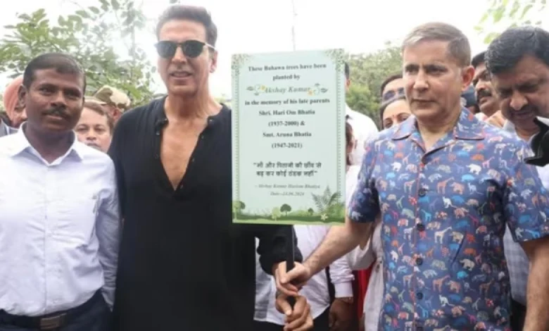 Environment-Friendly: Bollywood star Akshay Kumar covered this work in Mumbai