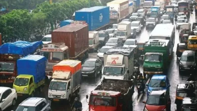 Traffic of heavy vehicles on Ghodbunder Road despite ban