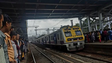 Mumbai Local Scam Train starnded for hours