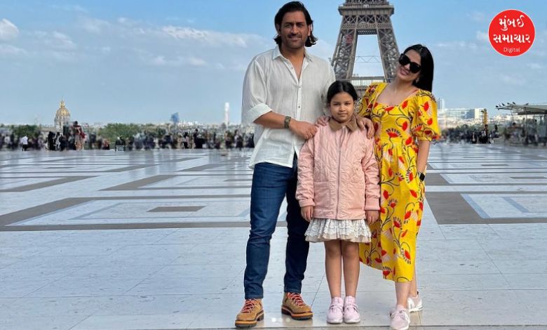 MS Dhoni with family at Paris.... at Eiffle Tower