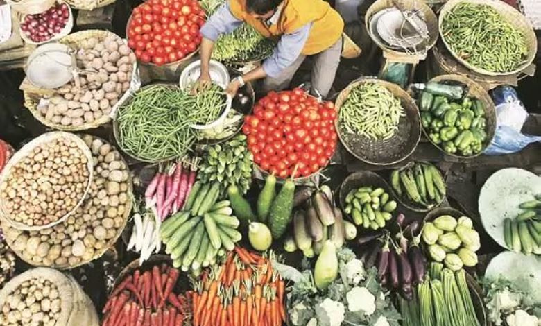 Increase in prices of vegetables: Farmers sell cheap, people get expensive