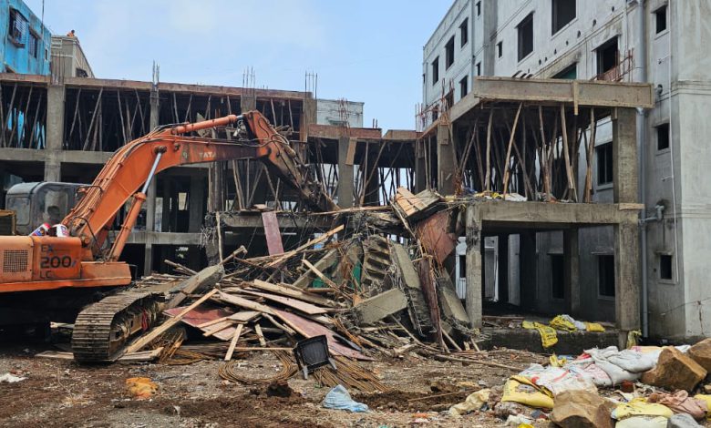 Municipality's bulldozer turns on illegal construction in Versova