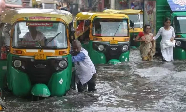 In the first rain itself, the problem of the city of Ahmedabad increased