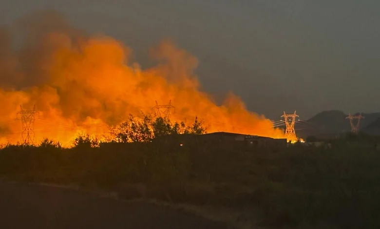 Residents forced to evacuate as Arizona wildfires advance
