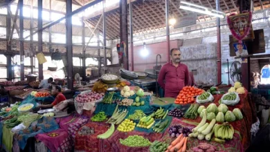MLA Uday Kangad came among the traders of Lakhajiraj vegetable market