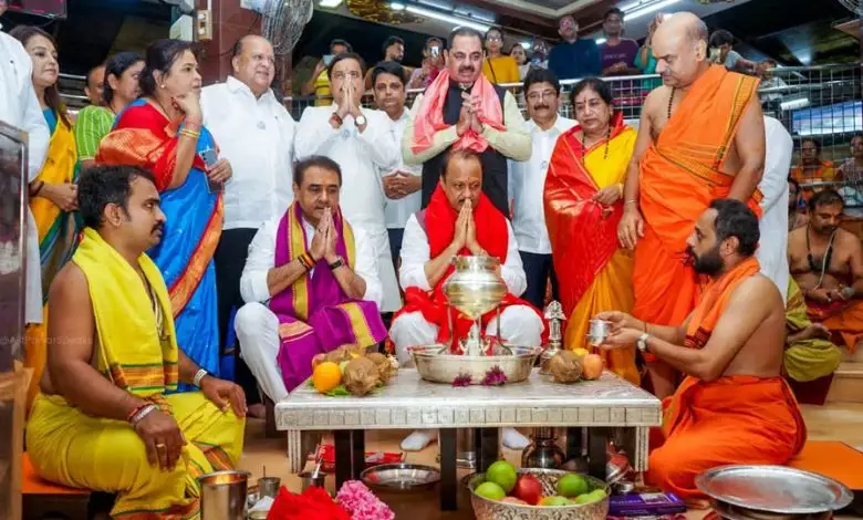 Senior leaders of NCP reached Siddhi Vinayak temple, know what they did?