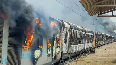 "amritsar-howrah-mail-train-catches-fire-near-station-no-casualties-reported"
