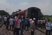A major train accident averted in Bihar, Bihar Skarna Kranti Express split into two parts