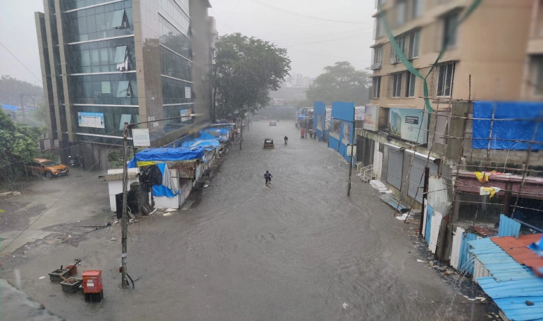 heavy rains in mumbai disrupted public life