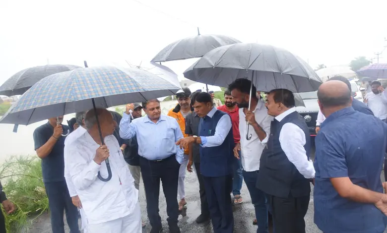 Dr. Mansukh Mandaviya gave orders to speed up the relief efforts for Porbandar
